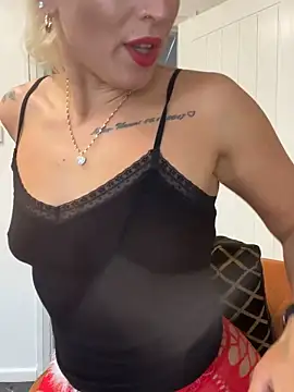 Snapshot of Barbie_26 chatting on November 27, 10:17 am Barbie 26 online show from November 27, 10:17 am