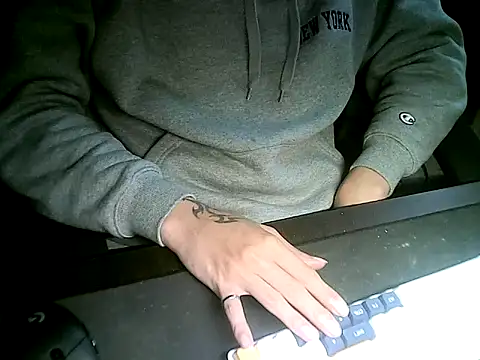 Snapshot of Ryan67533 chatting on December 15, 4:07 am Ryan67533 online show from December 15, 4:07 am