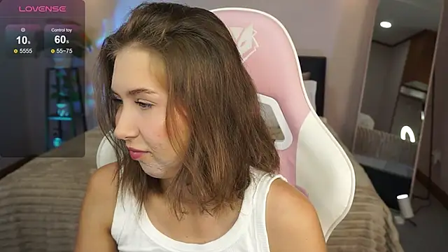 Snapshot of LinaSiren chatting on December 14, 3:18 am LinaSiren online show from December 14, 3:18 am