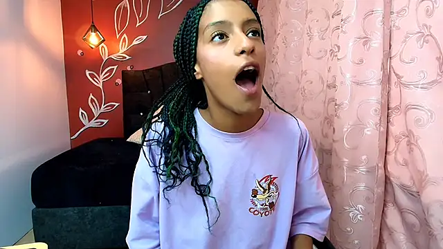 Zia Green online show from December 14, 7:46 pm