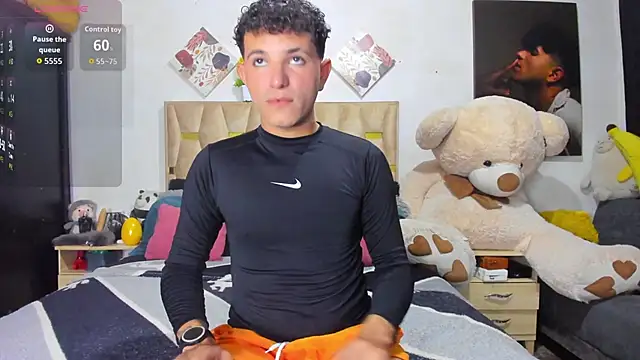 Snapshot of patrick_sanzz chatting on February 2, 10:19 pm patrick sanzz online show from February 2, 10:19 pm