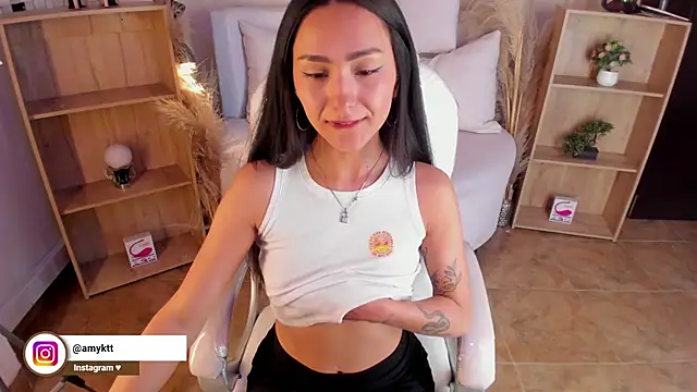 Amy Kiitty  online show from December 18, 12:10 am