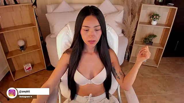 Amy Kiitty  online show from December 19, 11:14 pm