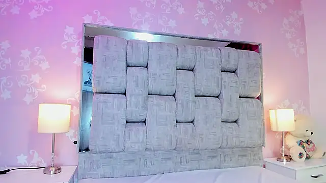 Snapshot of KarinaSimonz chatting on March 6, 2:30 am KarinaSimonz online show from March 6, 2:30 am