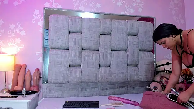 Snapshot of KarinaSimonz chatting on March 9, 3:10 am KarinaSimonz online show from March 9, 3:10 am