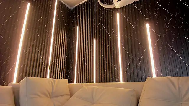 Snapshot of KarinaSimonz chatting on April 1, 3:07 am KarinaSimonz online show from April 1, 3:07 am