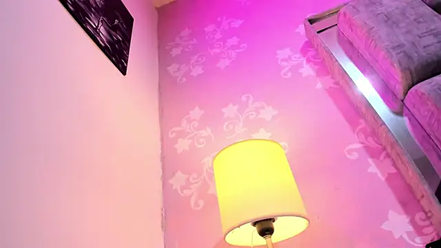 Snapshot of KarinaSimonz chatting on April 6, 2:53 am KarinaSimonz online show from April 6, 2:53 am