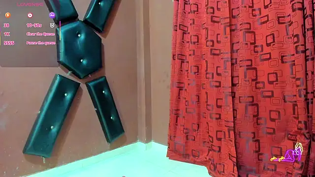 Snapshot of KarinaSimonz chatting on April 9, 6:19 am KarinaSimonz online show from April 9, 6:19 am