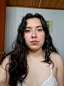 Snapshot of Emi_chik chatting on July 5, 7:59 am Emi chik online show from July 5, 7:59 am