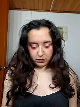 Snapshot of Emi_chik chatting on July 10, 6:17 am Emi chik online show from July 10, 6:17 am