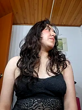 Snapshot of Emi_chik chatting on July 16, 4:07 am Emi chik online show from July 16, 4:07 am