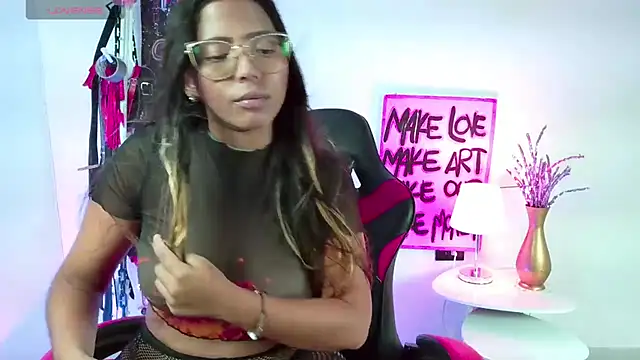 Megaan Greey online show from November 29, 10:46 pm