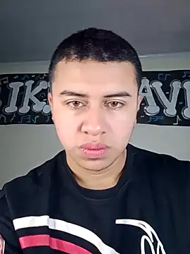 Snapshot of SexyBoy-Bigclit chatting on February 22, 9:12 am SexyBoy-Bigclit online show from February 22, 9:12 am