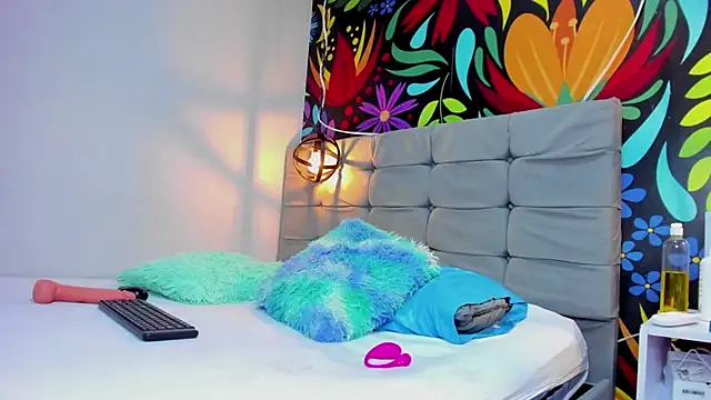 Sweet hot mia online show from January 8, 1:42 am