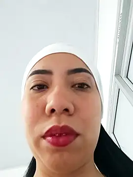 Snapshot of Sweet_hot_mia chatting on November 18, 1:26 pm Sweet hot mia online show from November 18, 1:26 pm