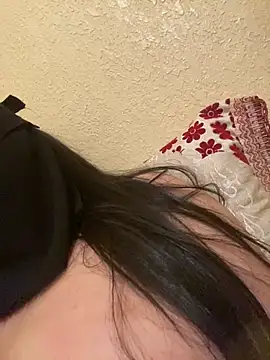 Snapshot of Cameelia chatting on November 23, 10:04 am Cameelia online show from November 23, 10:04 am