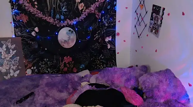 Snapshot of Emillyy_m chatting on January 15, 8:26 pm Emillyy m online show from January 15, 8:26 pm