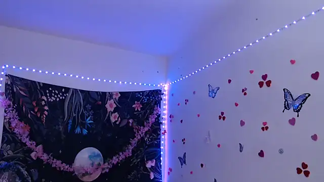 Snapshot of Emillyy_m chatting on September 8, 8:41 pm Emillyy m online show from September 8, 8:41 pm