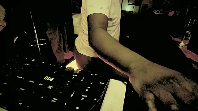 Pressure69mee online show from February 12, 4:00 pm