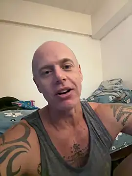 luv2masterb8247 online show from December 17, 5:18 am