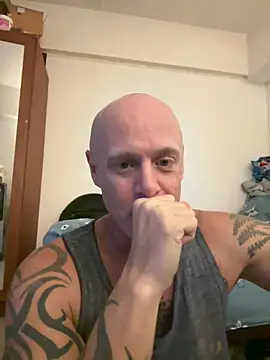 luv2masterb8247 online show from December 19, 5:18 am