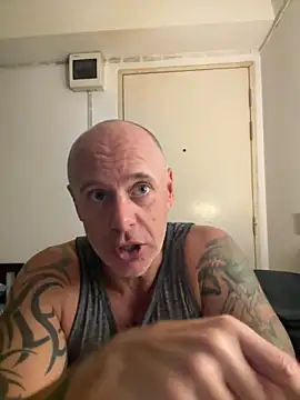 luv2masterb8247 online show from December 21, 5:14 am