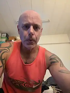 luv2masterb8247 online show from December 24, 4:11 am