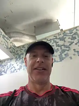 luv2masterb8247 online show from January 6, 12:16 am