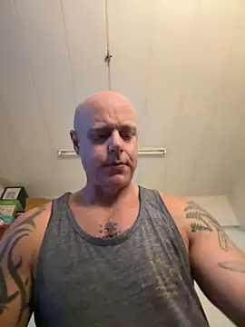 luv2masterb8247 online show from January 21, 4:21 am