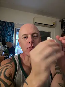 luv2masterb8247 online show from February 7, 4:27 am