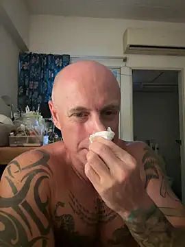 luv2masterb8247 online show from February 7, 7:29 am