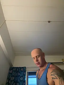 luv2masterb8247 online show from February 13, 4:22 am