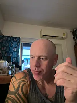 luv2masterb8247 online show from February 20, 4:28 am