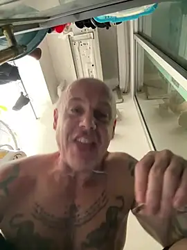 luv2masterb8247 online show from February 20, 7:34 am