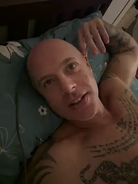 luv2masterb8247 online show from February 21, 12:38 am