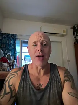 luv2masterb8247 online show from February 24, 4:27 am