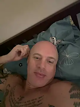 luv2masterb8247 online show from February 27, 12:43 am