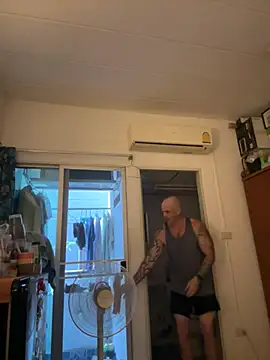 luv2masterb8247 online show from February 27, 4:31 am