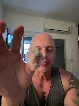 luv2masterb8247 online show from February 28, 7:26 am