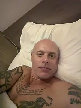 luv2masterb8247 online show from December 17, 12:55 pm