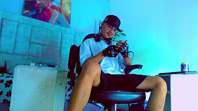 HannibalLester online show from October 22, 4:24 am