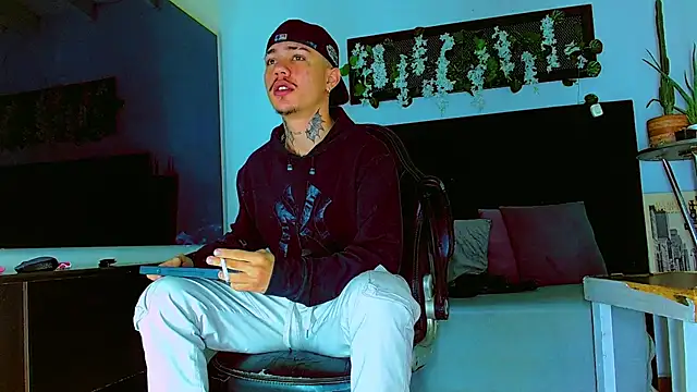 HannibalLester online show from April 8, 3:28 am