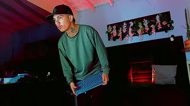 HannibalLester online show from April 13, 6:08 am