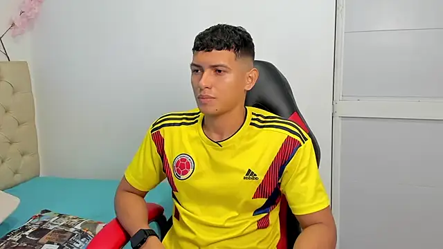 Snapshot of yei-sant chatting on October 25, 2:41 am yei-sant online show from October 25, 2:41 am