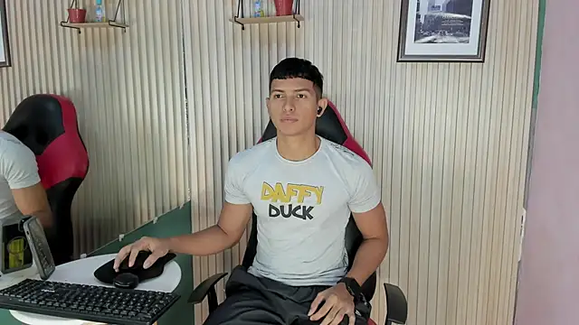 Snapshot of yei-sant chatting on October 31, 3:29 am yei-sant online show from October 31, 3:29 am