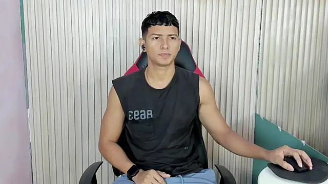 Snapshot of yei-sant chatting on November 6, 2:56 am yei-sant online show from November 6, 2:56 am