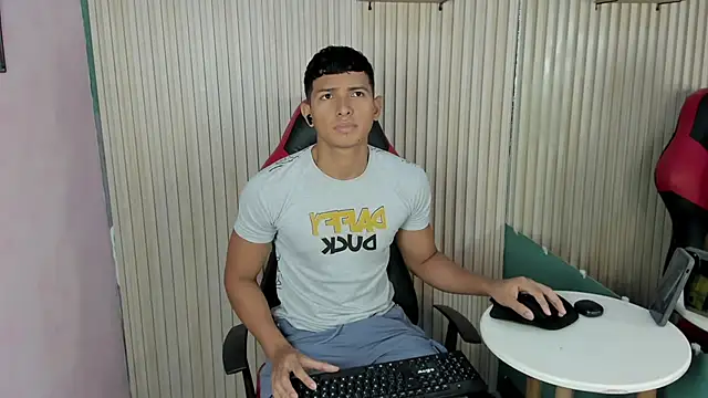 Snapshot of yei-sant chatting on November 7, 2:55 am yei-sant online show from November 7, 2:55 am