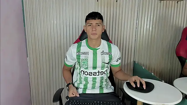 Snapshot of yei-sant chatting on November 9, 3:49 am yei-sant online show from November 9, 3:49 am