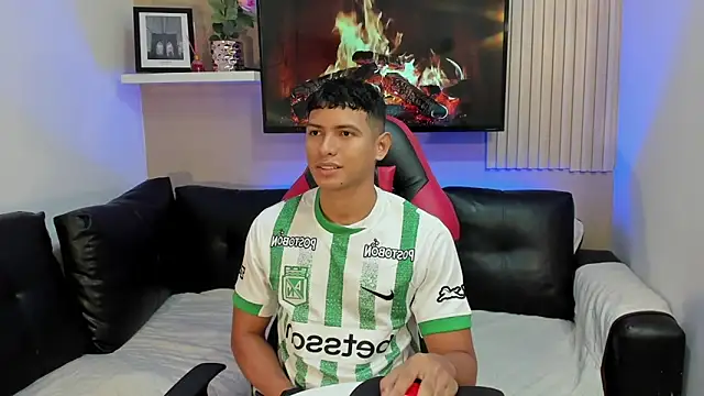 Snapshot of yei-sant chatting on November 12, 3:51 am yei-sant online show from November 12, 3:51 am