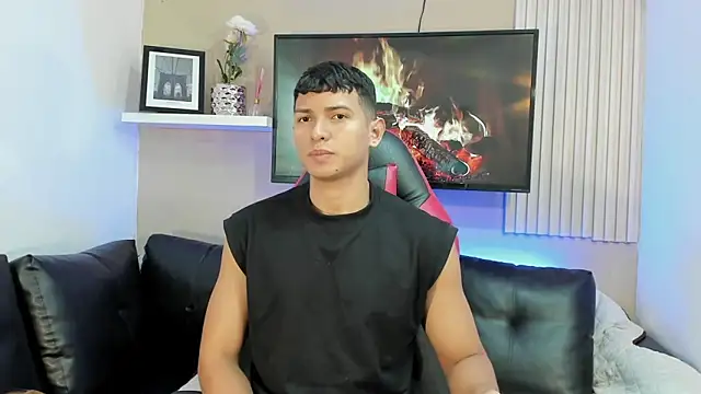 Snapshot of yei-sant chatting on December 1, 11:43 pm yei-sant online show from December 1, 11:43 pm